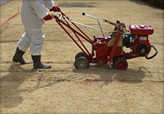 ソッドカッターによる芝生深刈り除染例