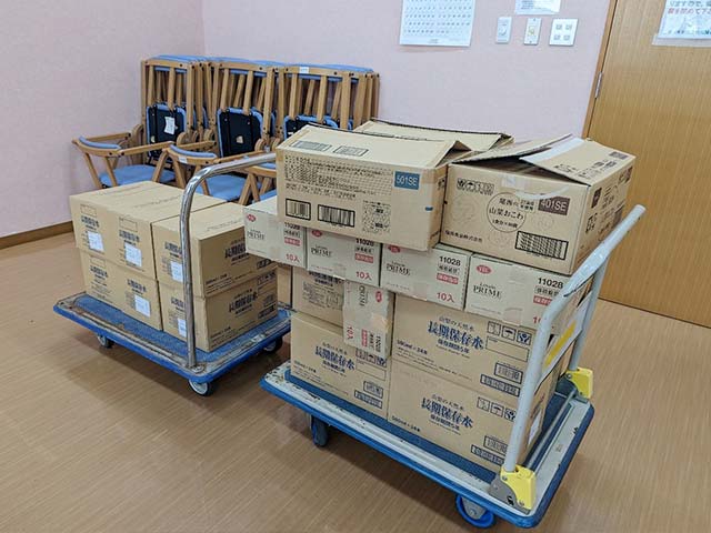 災害備蓄食料品を寄贈しました。